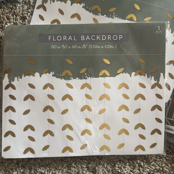 Gold party decorations full set in includes everything - Picture 2 of 5